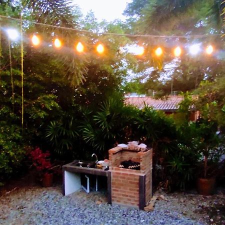 Daisy'S 2 Bedroom Family Home For Up To 5 Guests With Garden & Bbq Szamed-sziget Kültér fotó