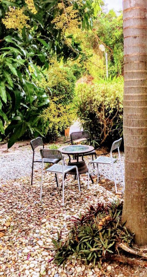 Daisy'S 2 Bedroom Family Home For Up To 5 Guests With Garden & Bbq Szamed-sziget Kültér fotó